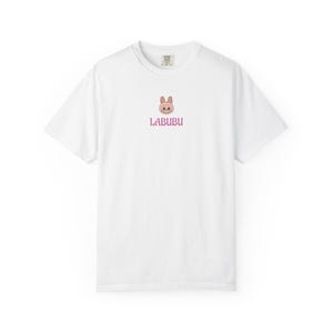 Leuke cartoon Labubu-T-shirt, uniseks T-shirt, kledingstukgeverfd shirt, topje met leuk personage, vrijetijdskleding