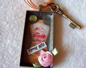 Pendant feme sole independant woman No.81