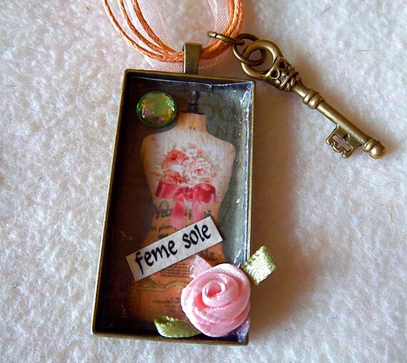 Pendant Feme Sole Independant Woman No.81 Etsy