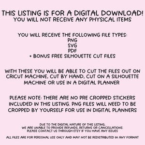 Op de afbeelding: Een digitale downloadaanbieding met zwarte tekst op een lichtroze achtergrond. De tekst vermeldt dat de aanbieding PNG-, SVG- en PDF-bestanden bevat, plus bonus Silhouette-snijbestanden. Instructies worden gegeven voor gebruik met Cricut, Silhouette-machines of digitale planners.