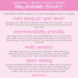 Op de afbeelding: Roze en witte afbeelding met de tekst "Waarom printbare stickers?" en voordelen zoals kosteneffectiviteit, milieuvriendelijkheid, multifunctioneel gebruik en ruimtebesparing. De tekst is in een handgeschreven stijl.