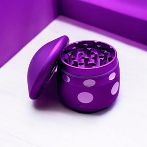 Molinillo de hierbas con forma de hongo morado - Triturador de especias para niñas - Molinillo manual de 4 piezas para hierbas y especias - Regalo divertido para ella