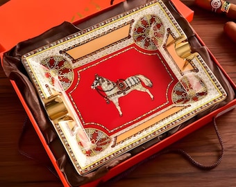 Cenicero de lujo para puros: elegante cenicero de cerámica chapado en oro con un artístico diseño de caballo, perfecto para el hogar, la oficina y el salón de fumadores / Regalo para papá