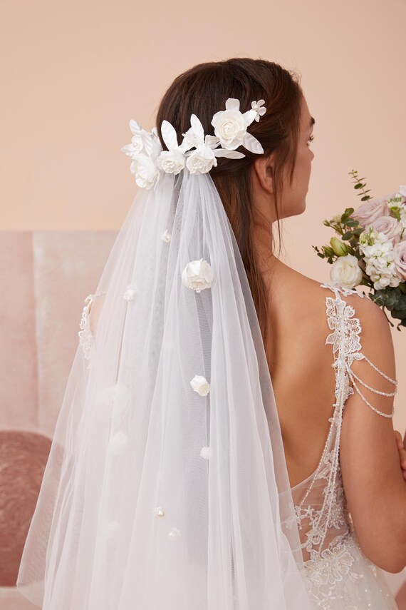 Floral Ivory Bridal Veil, Fingertip Wedding Veil With Rose  display picture 2