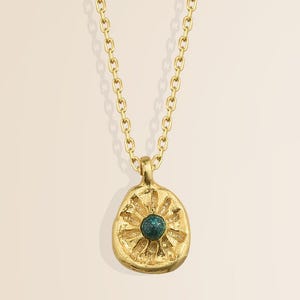 Collar texturizado de esmalte verde / Medallón de sol en forma de lágrima de oro de 14 quilates / Pequeño dije de oro / Joyería minimalista de sol / Regalos de aniversario / Regalo para mamá