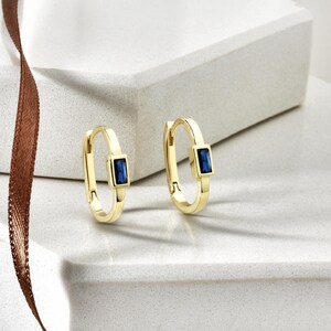 14K Solid Gold Baguette Blue Sapphire Huggie Hoop / Geometric Huggie Hoop Earrings / Handmade Minimalist Fine Jewelry /Birthday Gift for Her