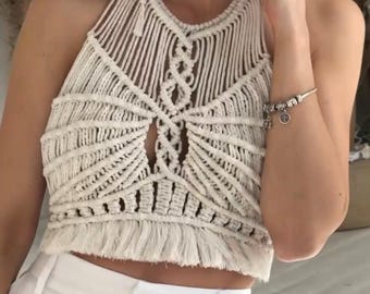 Haut en macramé fait main, haut court laiteux, haut court bohème, tenue de festival, haut dos nu, haut de plage