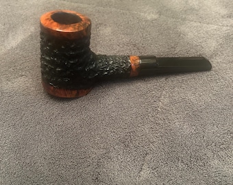 Classic Rusticated Poker Briarwood Pipe with black stem