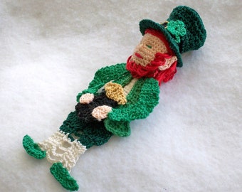 lucky Irish leprechaun crochet bookmark, shamrock hat, celtic wall art, unique bookmark, shadow box art, Saint Patricks day gift,