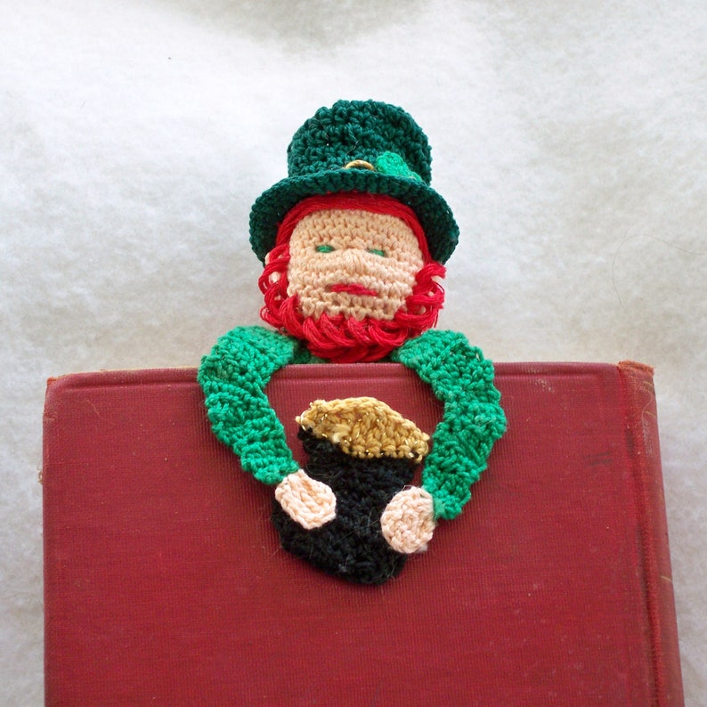 lucky Irish leprechaun crochet bookmark, shamrock hat, celtic wall art, unique bookmark, shadow box art, Saint Patricks day gift, image 6