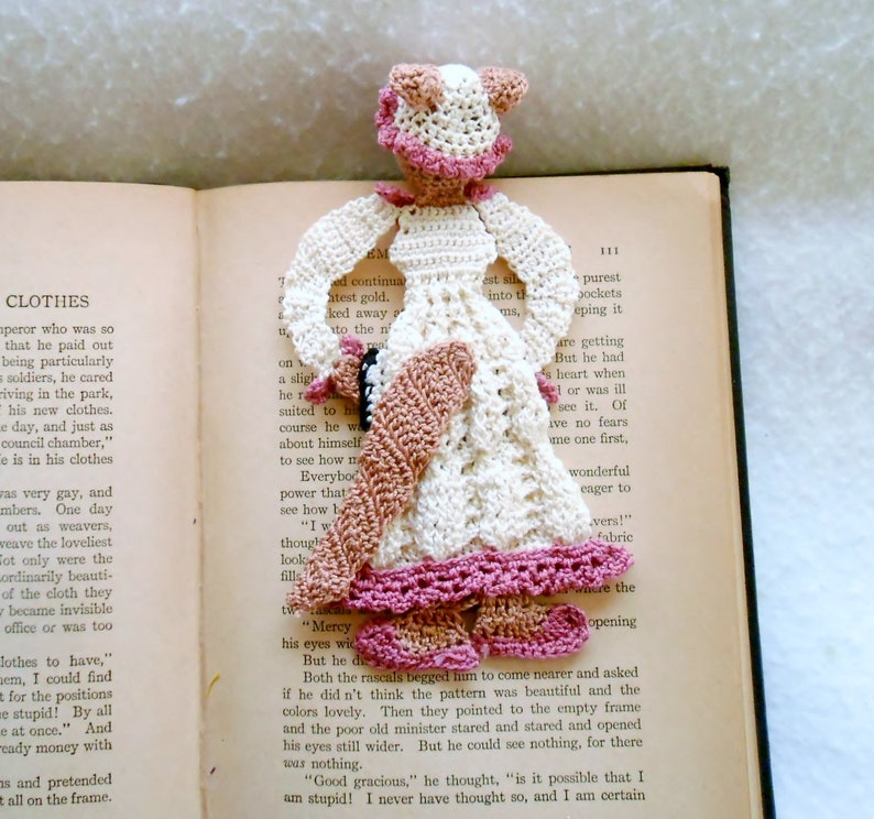 fairytale bookmark DIY, red riding hood bookmark DIY, wolf crochet pattern set, librarian gift diy, crochet bookmark patterns, crochet diy image 8