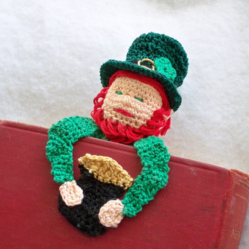 lucky Irish leprechaun crochet bookmark, shamrock hat, celtic wall art, unique bookmark, shadow box art, Saint Patricks day gift, image 2