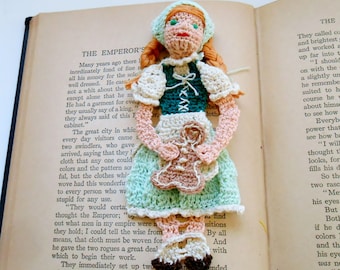 crochet bookmark pattern, thread crochet diy, shadow box art diy, Gretel and gingerbread cookie instructions, unique bookmark, home decor