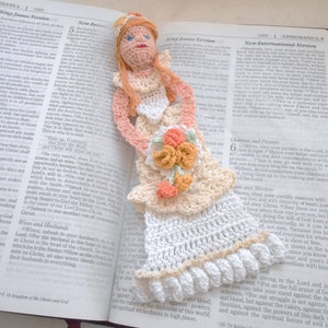 bride crochet bookmark/decoration pattern, anniversary gifts DIY, bridal shower gift instructions, home decor, crochet wall decor pattern,