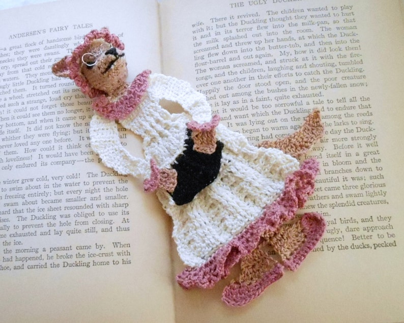 fairytale bookmark DIY, red riding hood bookmark DIY, wolf crochet pattern set, librarian gift diy, crochet bookmark patterns, crochet diy image 3