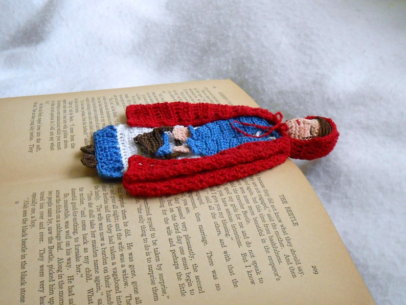 fairytale bookmark DIY, red riding hood bookmark DIY, wolf crochet pattern set, librarian gift diy, crochet bookmark patterns, crochet diy image 4