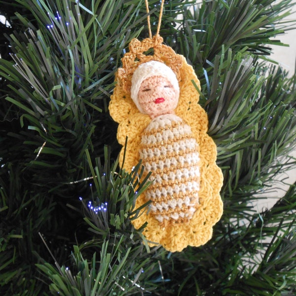 crochet DIY amiguri pattern, baby Jesus in a manger ornament or wreath decoration pattern, amiguri pdf, thread crochet diy, Christmas decor