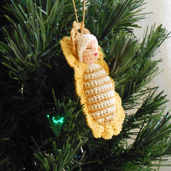 Christmas ornament, crochet baby Jesus ornament, wreath decoration, home decor, amiguri thread crochet, Christmas decoration