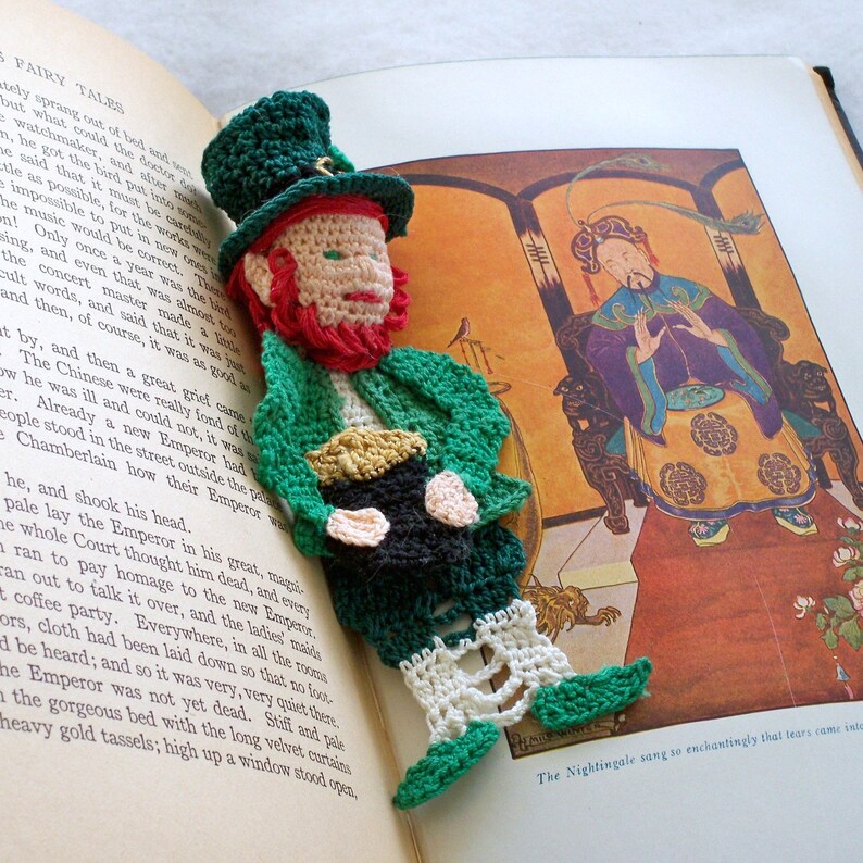 lucky Irish leprechaun crochet bookmark, shamrock hat, celtic wall art, unique bookmark, shadow box art, Saint Patricks day gift, image 5