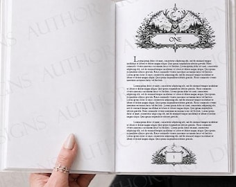 Puede incluir: Un libro abierto con páginas blancas que presenta texto impreso en negro y una ilustración decorativa en el encabezado de una cabeza de ciervo con astas, una luna creciente y elementos forestales sobre la palabra ONE, con un gráfico al pie.