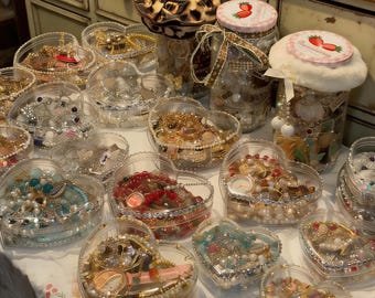 Joyero Misterioso: Un contenedor de joyas único, Frascos de Joyería para Collares, Pulseras, Anillos y Aretes Seleccionados, Regalos para Mujeres