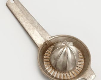 Exprimidor de aluminio Foley vintage de los años 50 y 60, herramienta de cocina MCM.