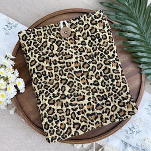 Quilted leopard print Kindle Sleeve | Case For Various Kindles | Handmade Kindle Case  | Padded Kindle Sleeve | kindle cover kindle 11th
