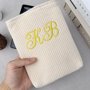 Monogrammed Kindle Sleeve – Waffle Texture E-Reader Cover – Custom Initials Case – Minimalist Quilted Gift for Book Lovers