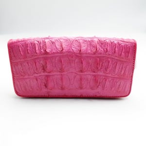 Nueva cartera de mano con cremallera para mujer, de piel de caimán color rosa real, con parte trasera de piel.