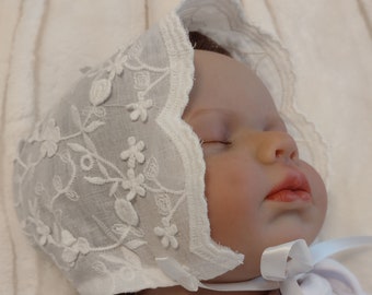 Nouvelle robe Ada, tridimensionnelle, dentelle de baptême, robe de bénédiction en dentelle, robe de baptême blanche, robe longue pour bébé, héritage fait main, robe de bébé fille,
