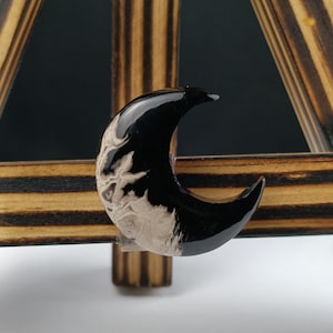 High-Quality Crescent Fossil Palm Cab – Handmade Natural Petrified Wood Cabochon with Earthy Swirls