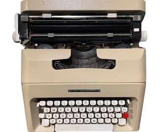 Olivetti Lettera 35 - Limited Edition - Vintage Typewriter