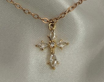 Collar con crucifijo de oro, colgante con crucifijo, collar con cruz pequeña, collar con cruz diminuta, cruz pequeña de oro, colgante con Jesús, cruz delicada