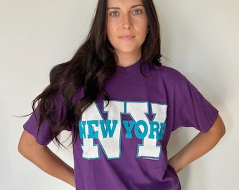 Vintage T-SHIRT | NEW YORK Tourist Graphic Tee Top Shirt Pullover Urban Streetwear Purple Teal 90’s | Size M/L