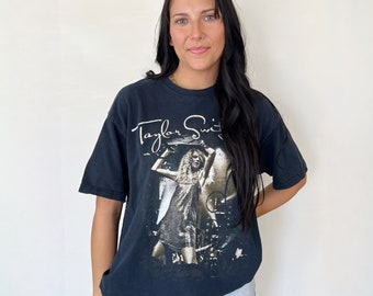 Vintage T-Shirt | TAYLOR SWIFT Tour Singer Rock Band Concert Music Country Pop Y2K Shirt Top Pullover Black | Size S