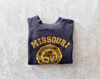 Vintage Sweatshirt | MISSOURI University College Short Sleeve Raglan Pullover Top Shirt Sweater Graphic Tee 70’s Blue | Size XS/S