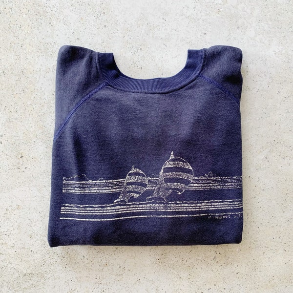 Vintage Sweatshirt | NEWPORT Rhode Island 80’s Raglan Pullover Top Shirt Sweater Coastal Nautical Sailing Beach Ocean Blue | Size M