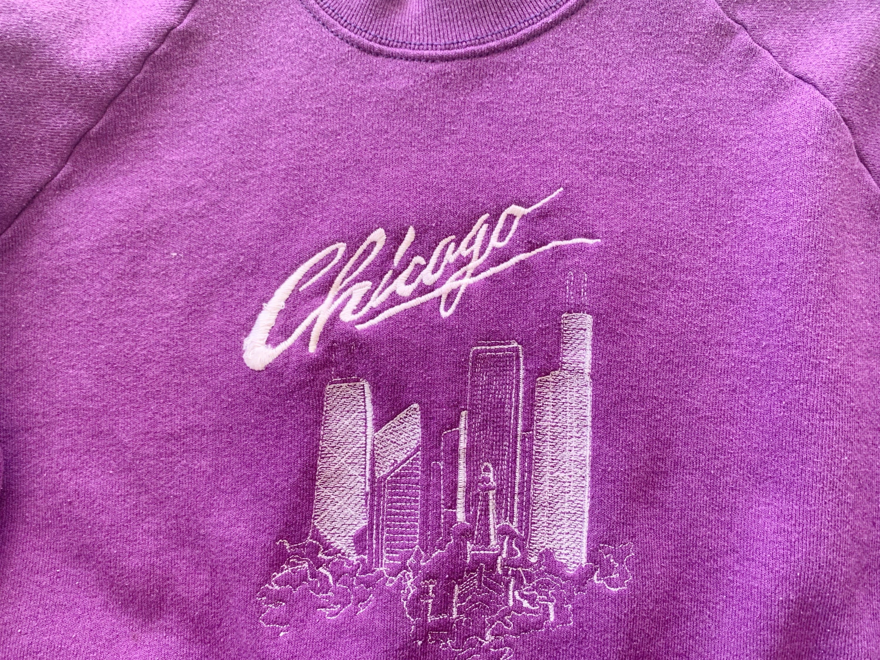 Vintage Sweatshirt CHICAGO City Skyline Embroidered Pullover 90s