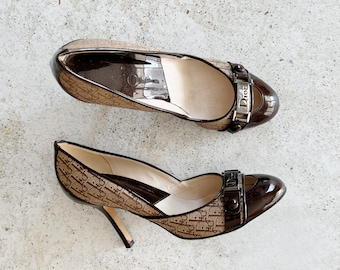 Vintage Shoes | DIOR Trotter Pumps Heels Logo Canvas Patent Leather Tan Beige Brown | Size 37.5 EU / 7 - 7.5 US