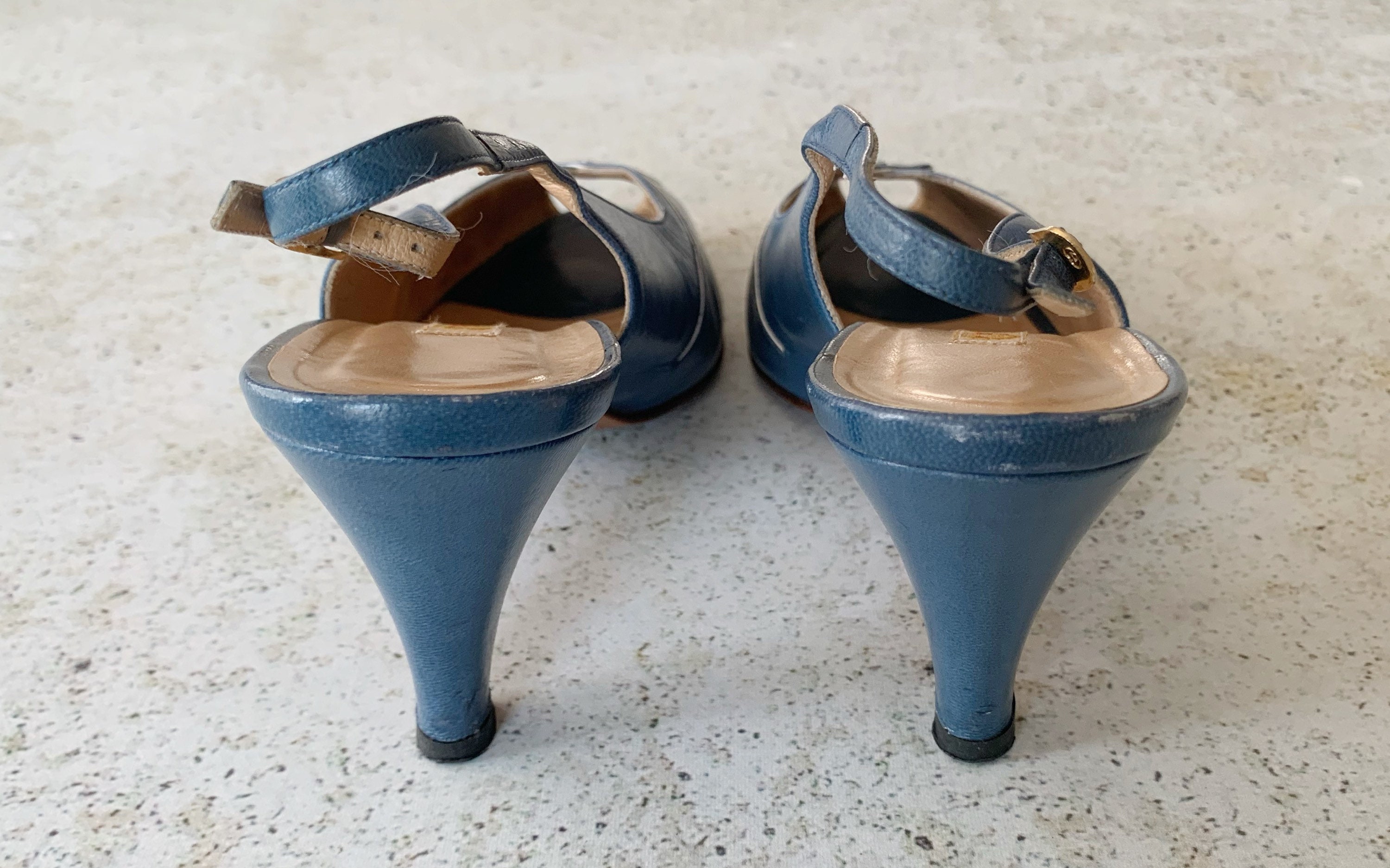 靴 Vintage Gucci Blue Satin Heels 6 1/2 Vintage Gucci Blue Satin Heels 6 1/2 - メルカリ