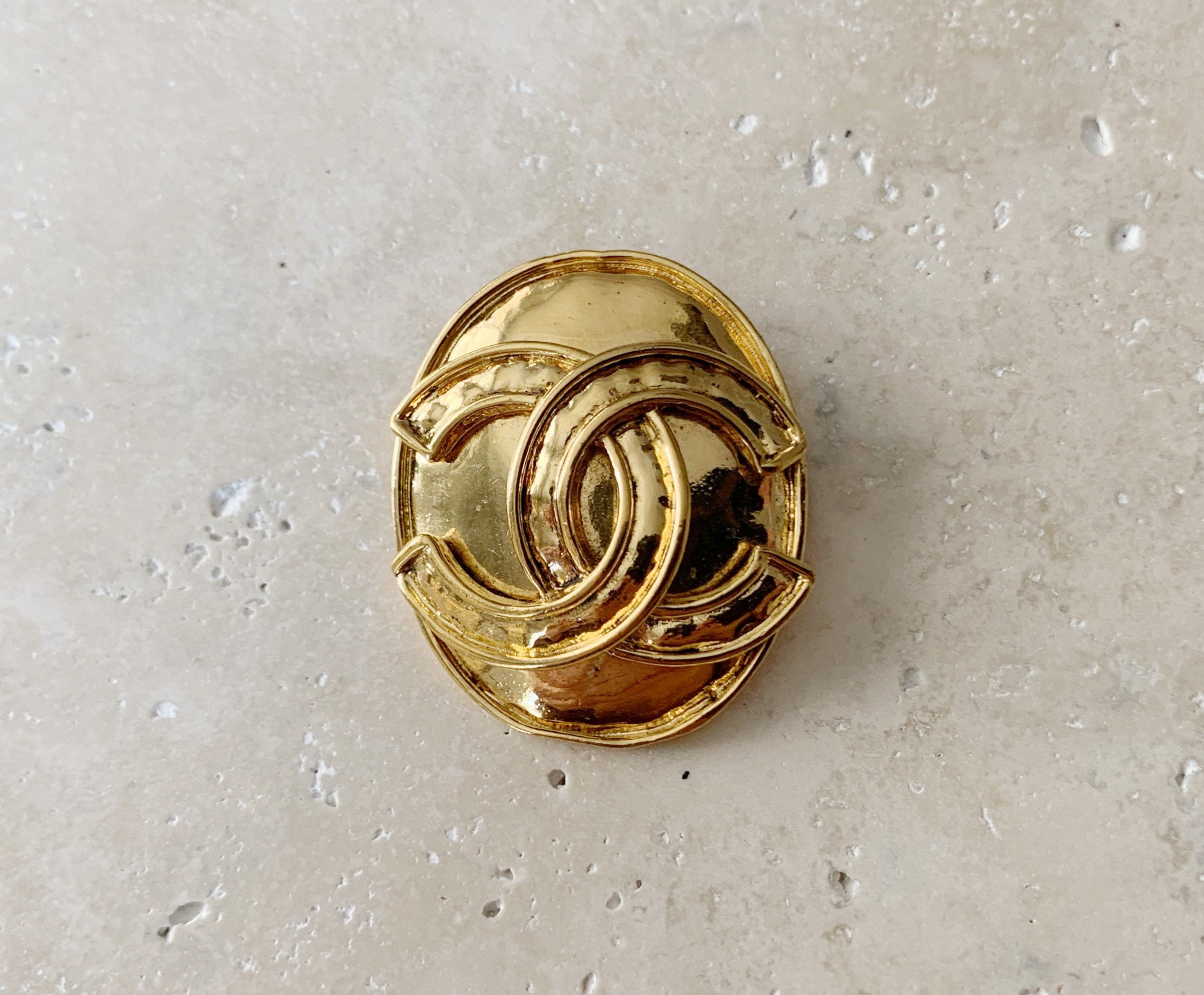 Vintage Brooch CHANEL CC Logo Monogram Quilted Brooch Pin Jewelry Gold 80's  -  Norway