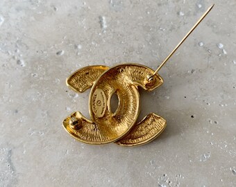 Vintage Brooch | CHANEL CC Logo Monogram Quilted Brooch Pin