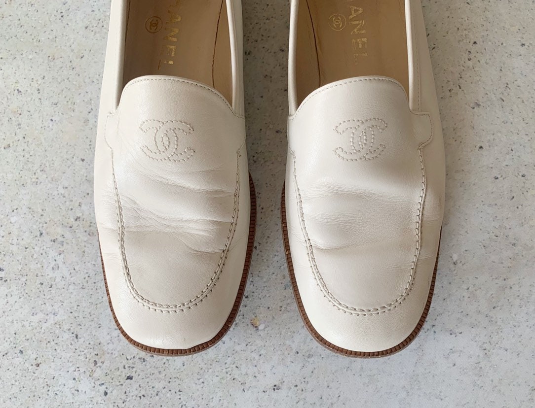 Vintage Shoes, CHANEL Loafers Slip-ons cc Bone Cream Leather