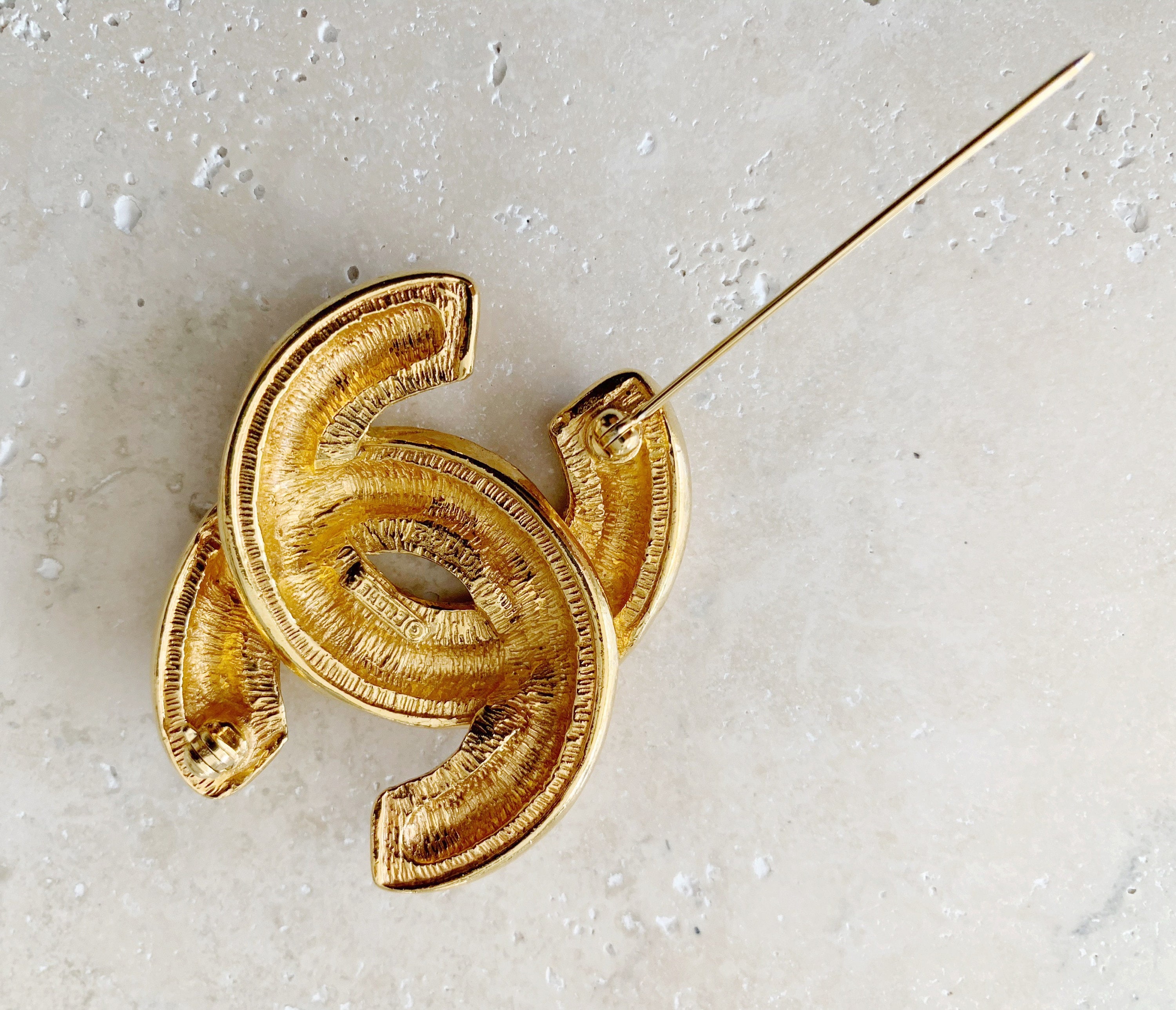 Vintage Brooch CHANEL Quilted CC Logo Monogram 80’s Brooch Pin Gold