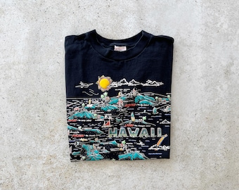 Vintage T-Shirt | HAWAII Map Beach Ocean Surf Coastal Nautical Tourist Graphic Tee Black 80’s 90's | Size M/L