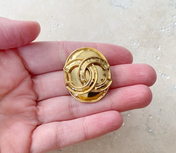 Vintage Chanel Pin Brooch Round CC Logo Gold Women's – Timeless Vintage  Company