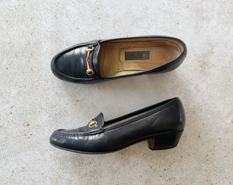 Vintage Shoes | GUCCI Horsebit Loafers Heels Pumps Leather Navy Blue Black Gold 70s 80s | Size 38 EU / 7.5 - 8 US