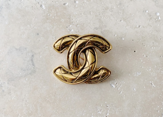 Vintage Brooch CHANEL CC Logo Monogram Quilted Brooch Pin Jewelry Gold 80's  -  Sweden