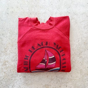 Vintage Sweatshirt | HAWAII Pacific Beach Yacht Club Coastal Raglan Pullover Top Shirt Sweater 80’s Red | Size M