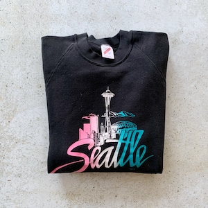 Vintage Sweatshirt | SEATTLE 80’s City Tourist Raglan Pullover Top Shirt Sweater Black | Size M